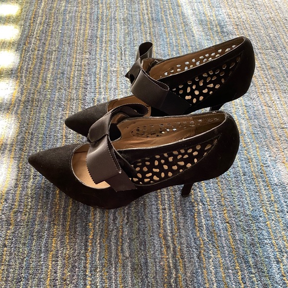 Black Suede Bow Heels - Picture 2 of 6